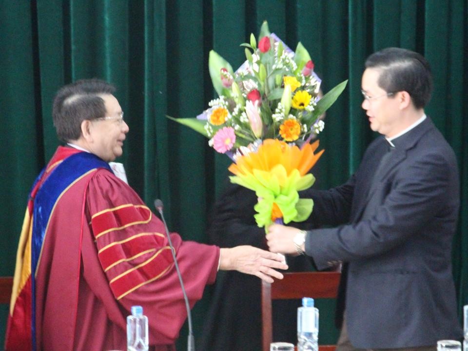 53 Thầy lớp Thần học IV & II đã tham dự Khóa Kỹ năng Tổ chức và Nghệ thuật Lãnh đạo 2016 được thực hiện từ ngày 15 đến ngày 27 tháng 2 năm 2016 tại Đại Chủng Viện Thánh Phanxicô Xavier Vinh Thanh.